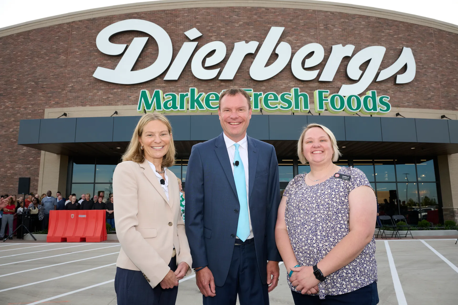 Store leadership, including Store Director Caitlin Kelch, in front of the new Dierbergs Market at 370