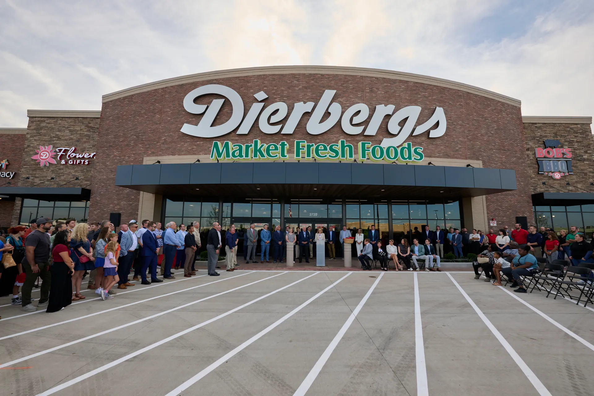 Crowd gathered outside Dierbergs Market Fresh Foods for the Market at 370 grand opening in St. Charles, Missouri